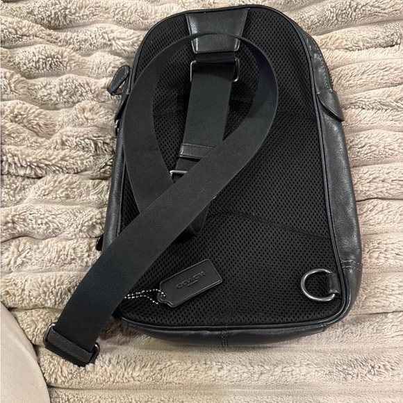 Coach Graham sling Backpack - Picture 4 of 7